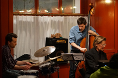 Jazz Live Trio Koenig, Sommer, Wettstein (von rechts nach links), Foto Peter Hunziker (6.1 MB)